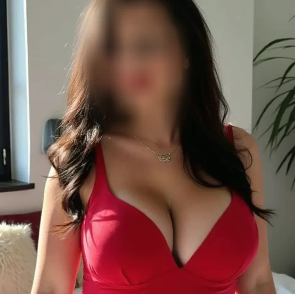 Ffion, 29