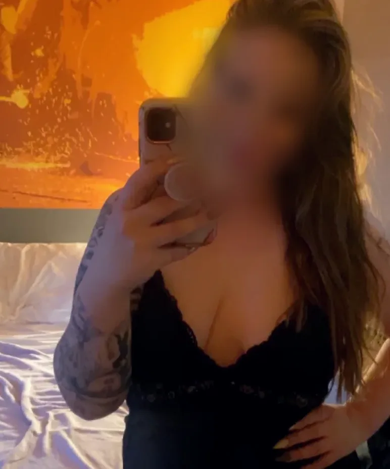Kelly, 29