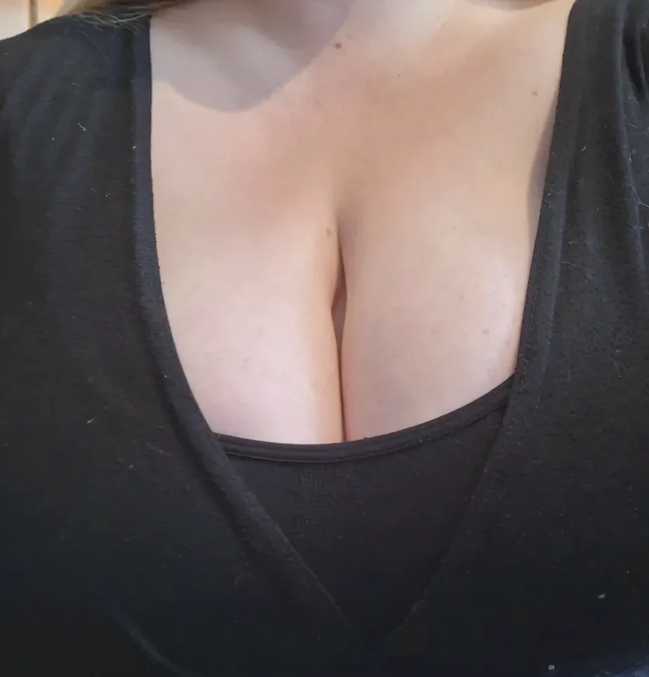 Laura, 26