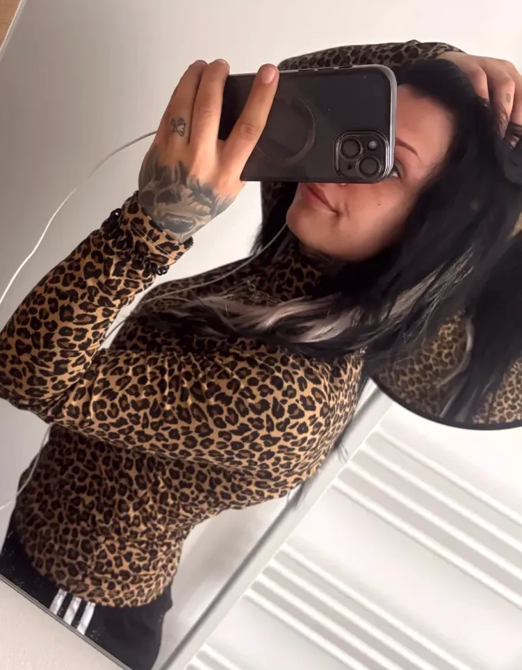 Rhian, 20